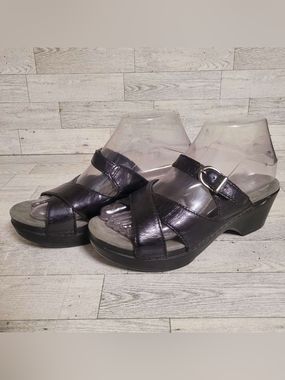 Women’s Dansko Sela Black Patent Leather Crisscross Slide Wedge Sandals Size 6.5